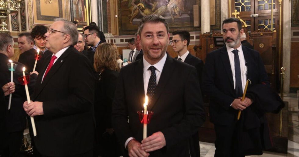 ΠΑΣΟΚ: Επιστροφή στις σκληρές μάχες με τη Ν.Δ.